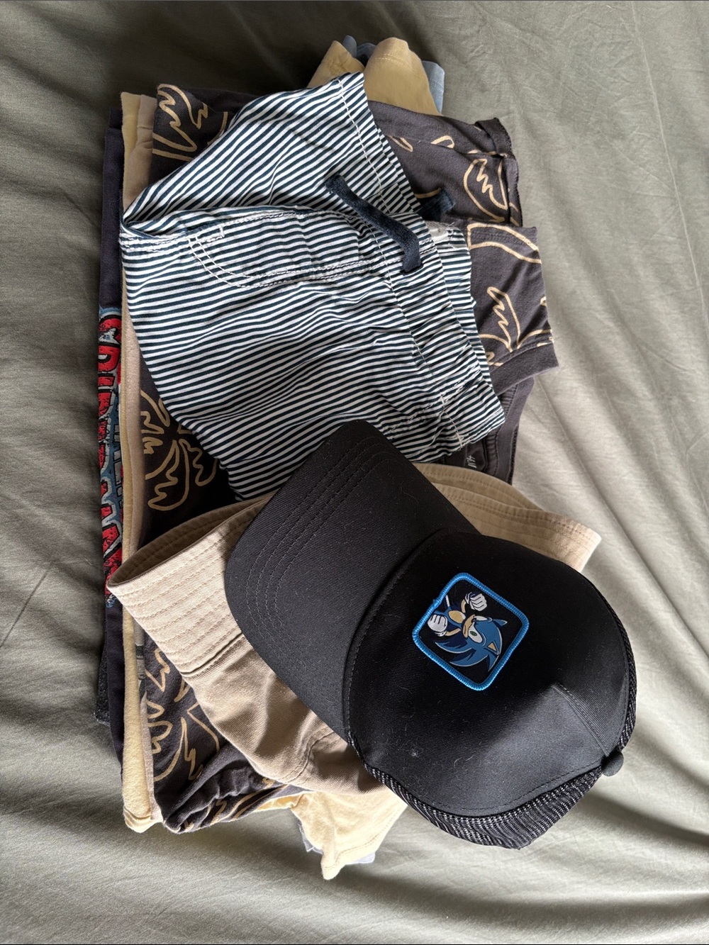 Boys Bundle size range 7-10 mainly tops